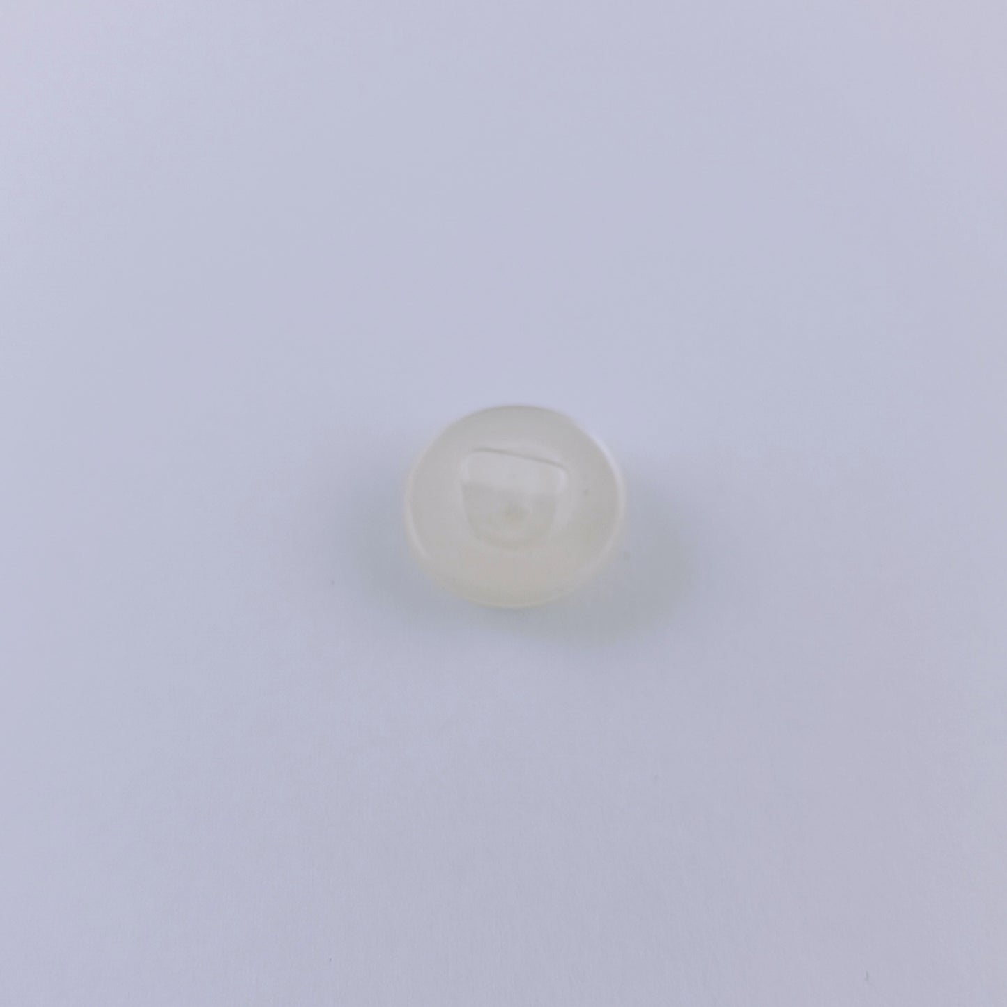 Plastknapp hvit